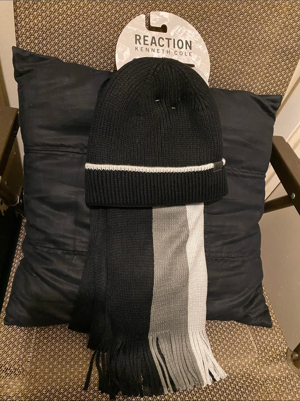 Reaction Kenneth Cole Black and Gray Knit Beanie with Matching Scarf Set (B)